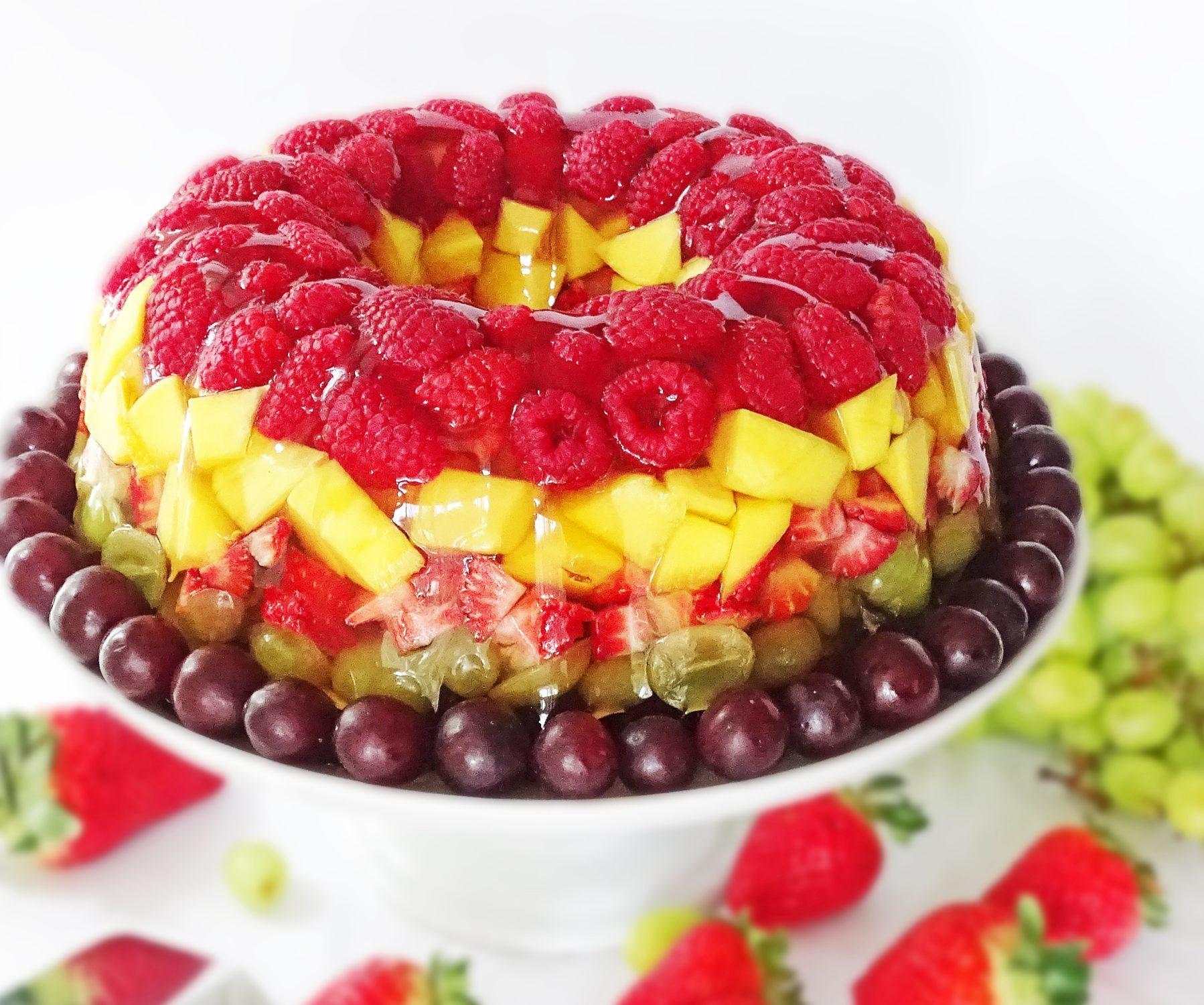 Желейный торт с фруктами и бисквитом - пошаговый фоторецепт