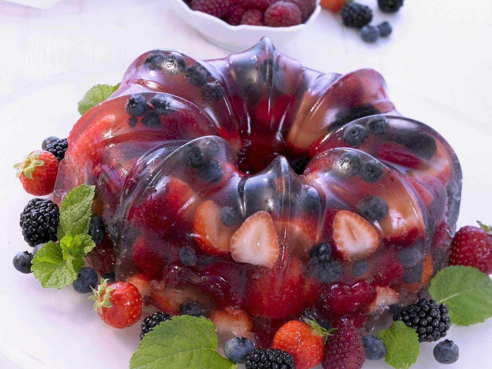Фрукты в желатине рецепт. Мармелад ЖЕЛЕЙНЫЙ ассорти "фруктово-ягодный микс". Джелли фрукты десерт ЖЕЛЕЙНЫЙ. Десерт из желе с фруктами. Украшения для торта из фруктов.