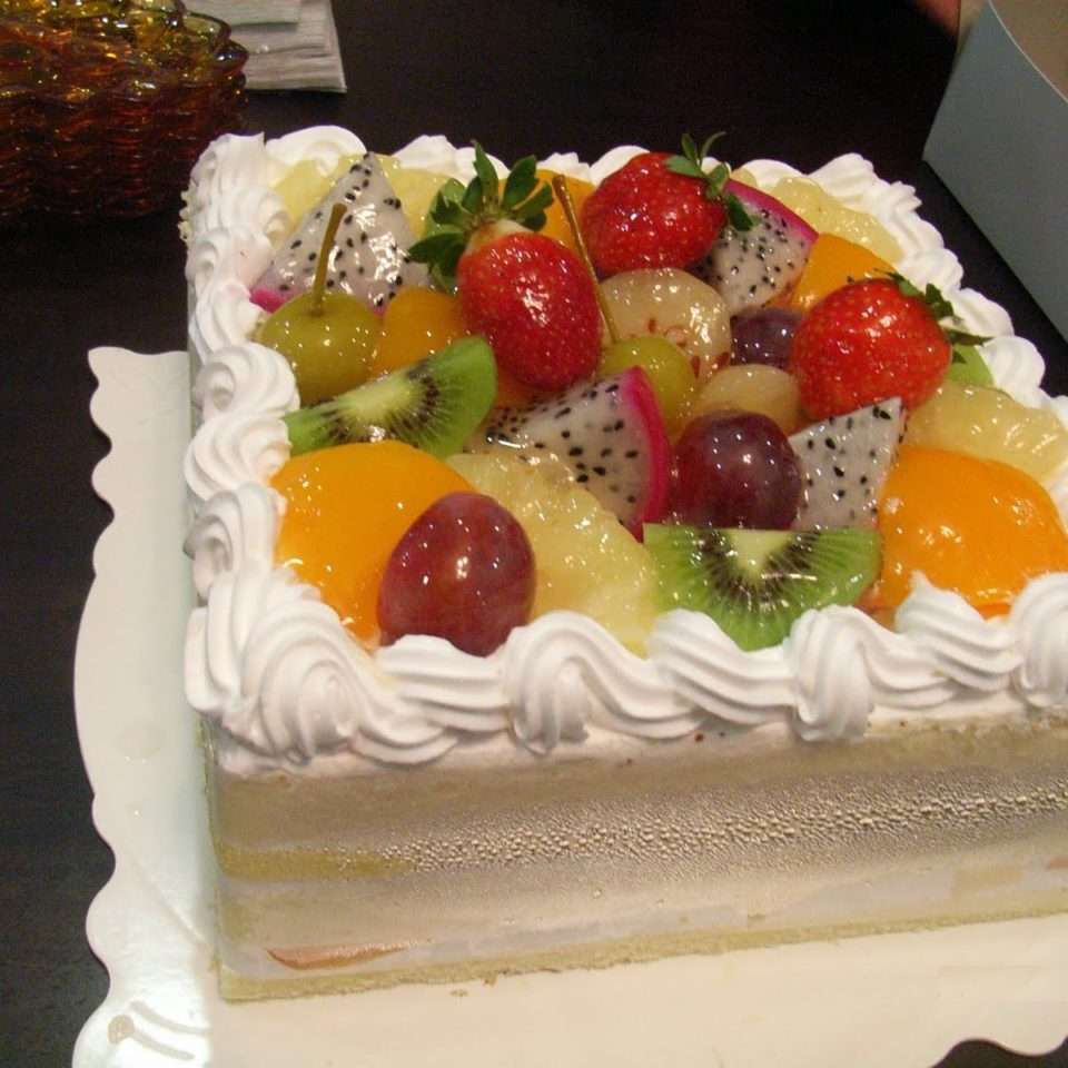 Торт с ягодами и сливками желе