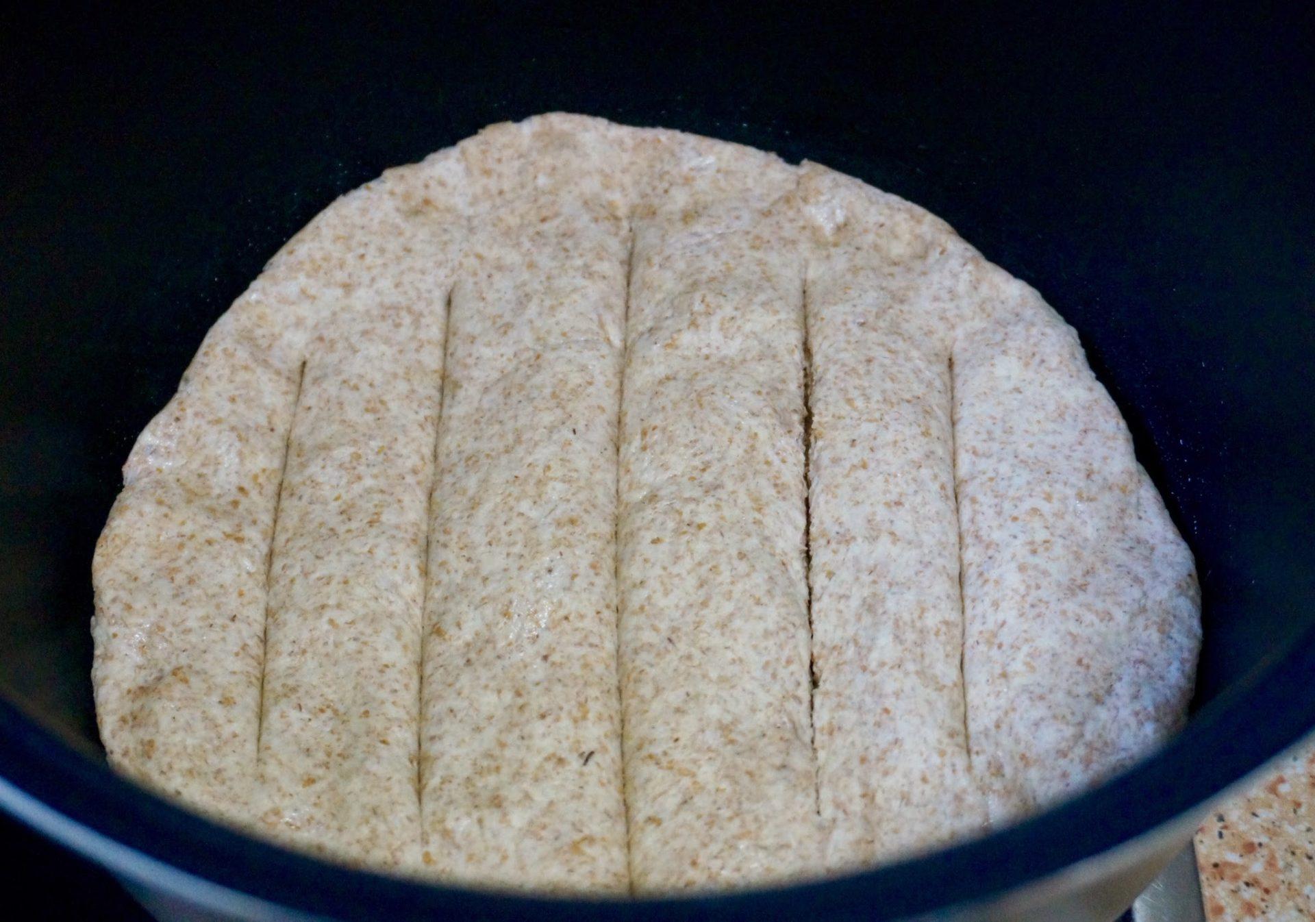 Рецепт хлеба скарлет. Домашний хлеб в мультиварке. Хлеб в мультиварке Home. Можно ли печь хлеб в мультиварке. Как выпечь хлеб в мультиварке в домашних условиях.