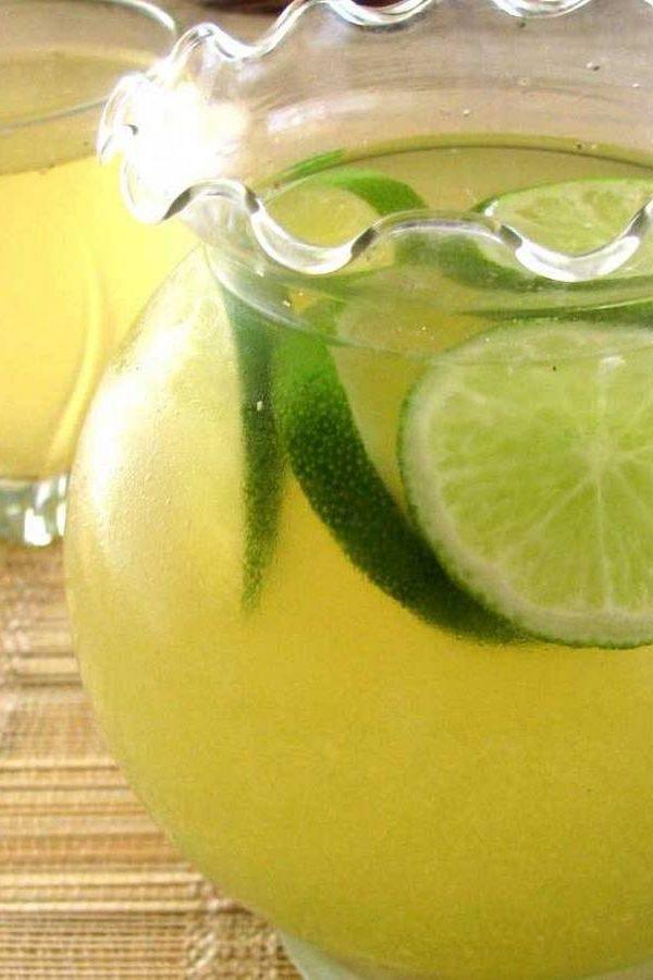 Как сделать лимонад сахара. Домашний лимонад. Приготовление домашнего лимонада. Безалкогольные напитки из лимона. Домашний лимонад из Лимонов.